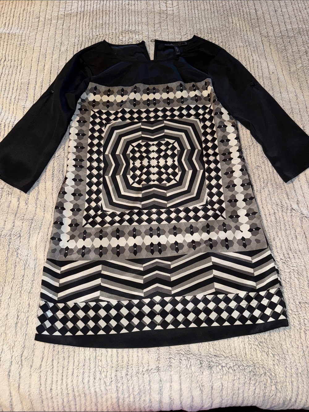 BCBGMaxAzria Black and Gray Geometric Long-Sleeve Shift Dress